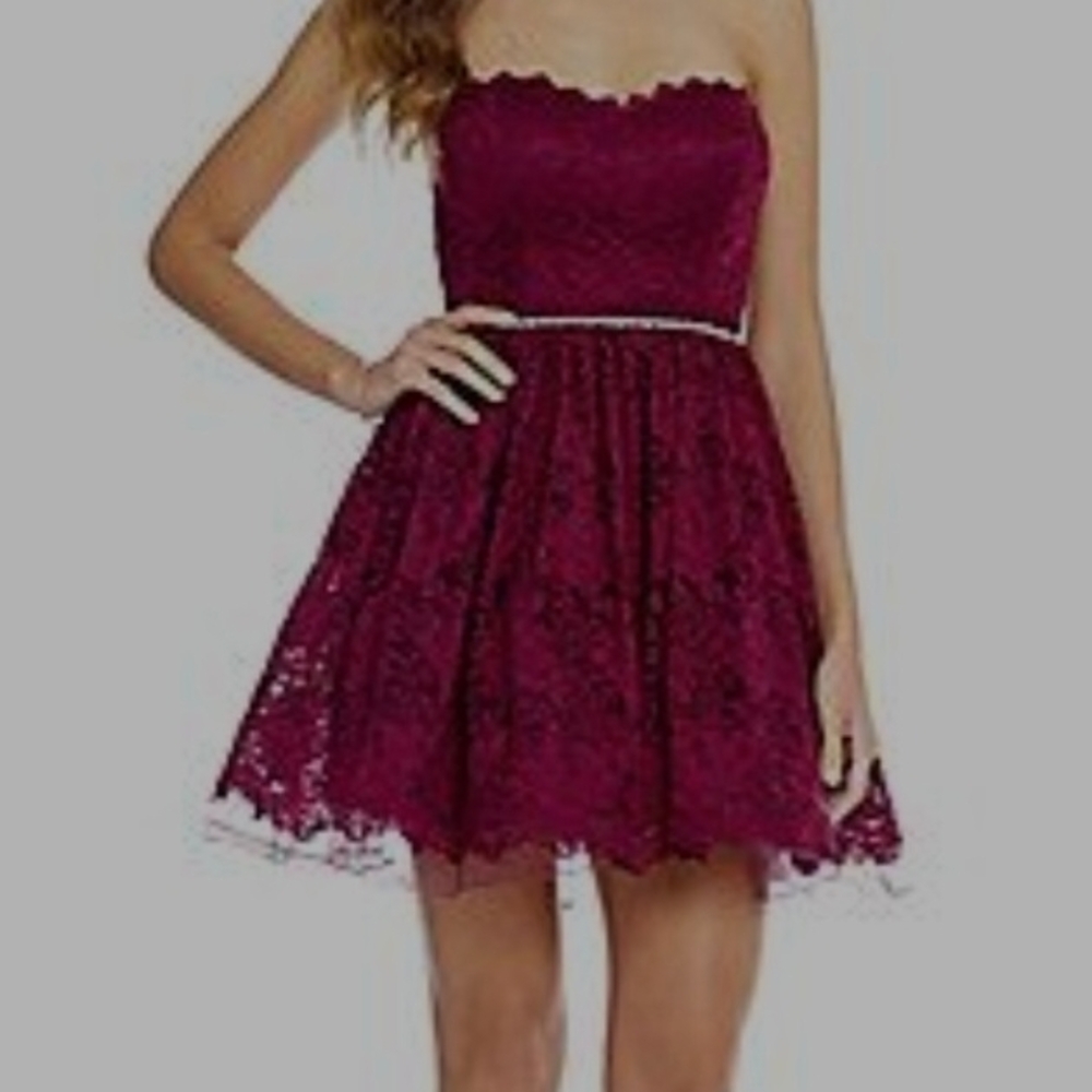 Elegant Dillards Strapless Lace Dress in Burgundy